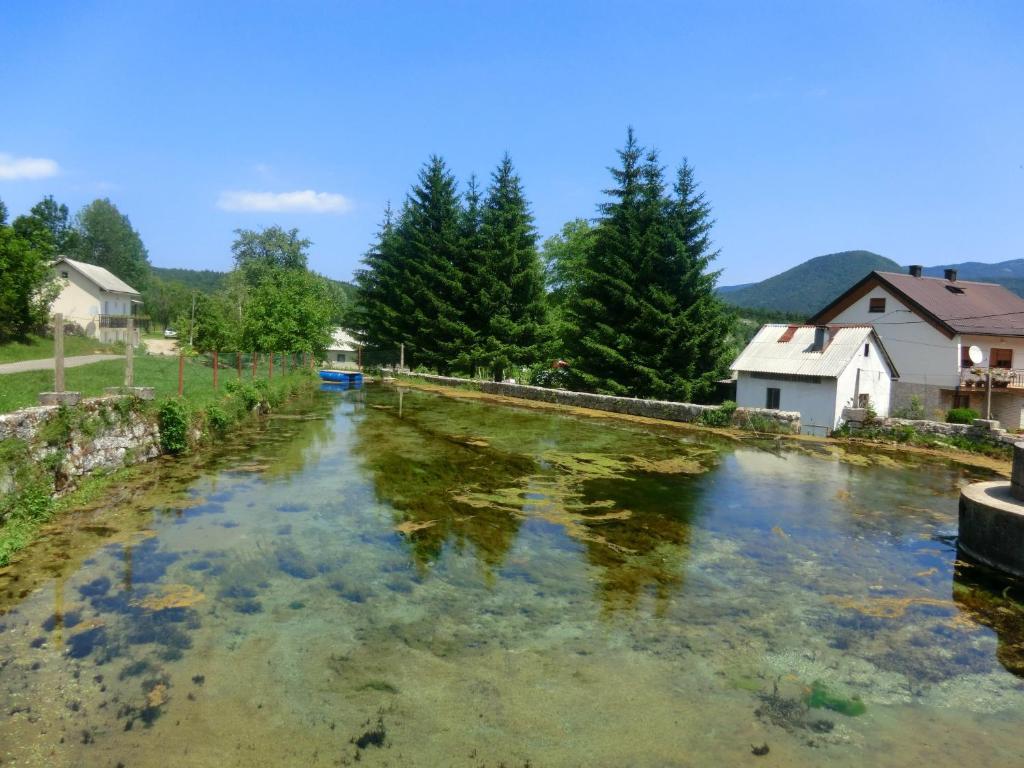Отель Pansion Izvor Кореница Экстерьер фото