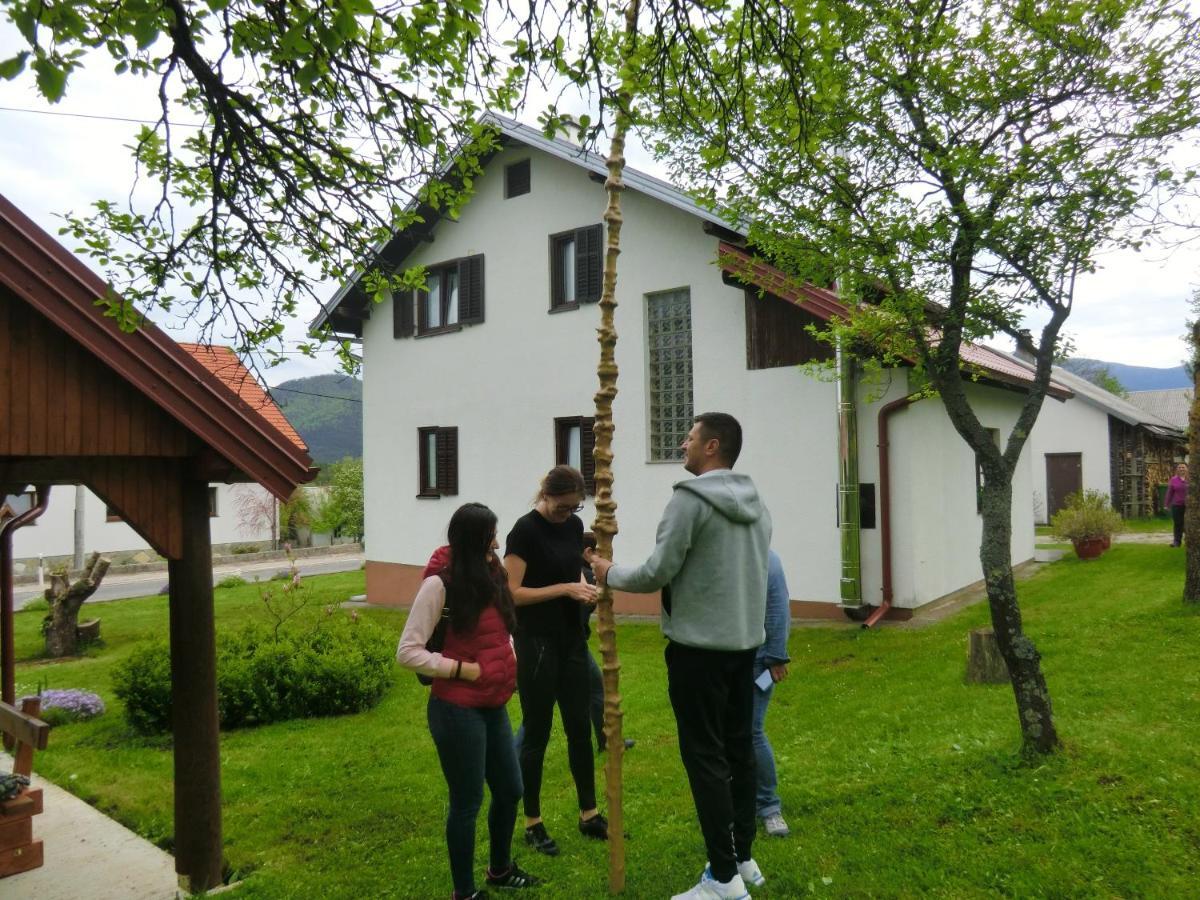 Отель Pansion Izvor Кореница Экстерьер фото