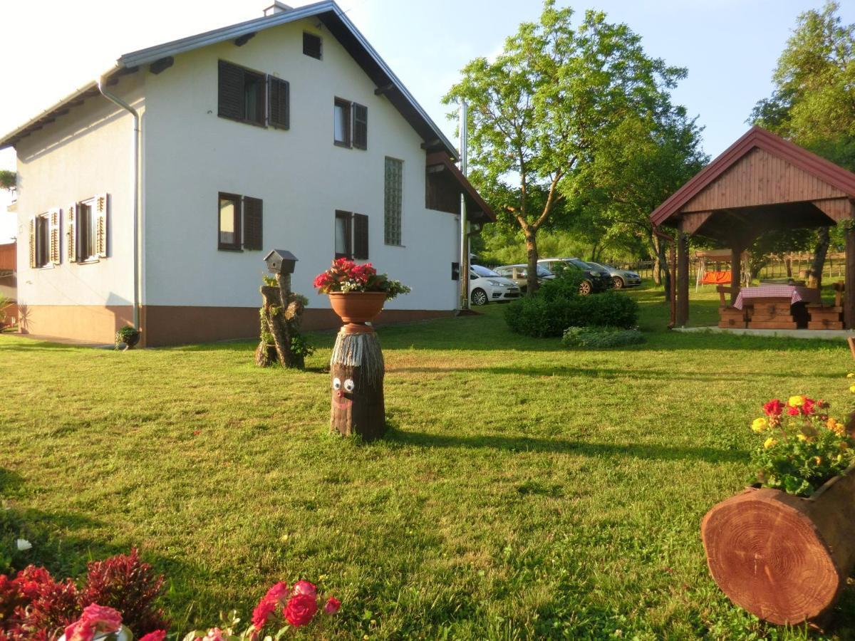 Отель Pansion Izvor Кореница Экстерьер фото