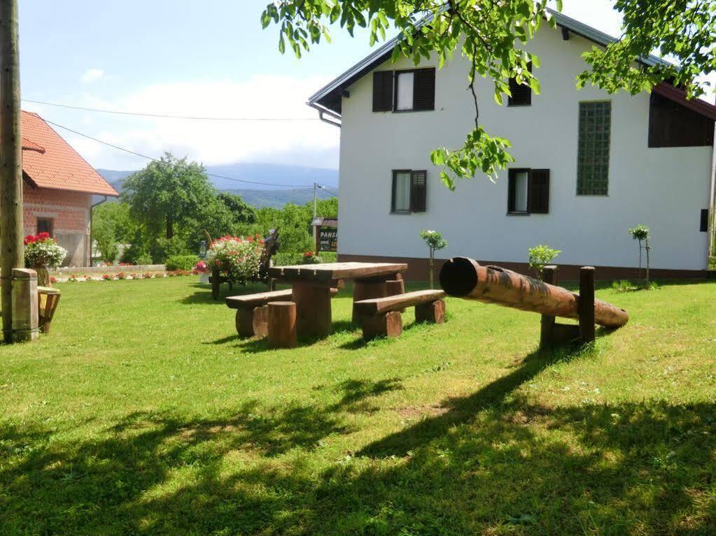 Отель Pansion Izvor Кореница Экстерьер фото